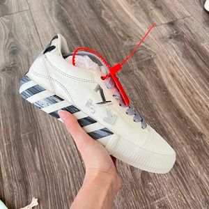 NIB Off-White Arrow Low-Top Liquid Metal Leather Sneakers